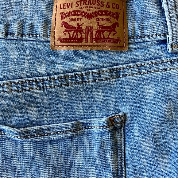 Levi’s Classic Shorts - Picture 4 of 15